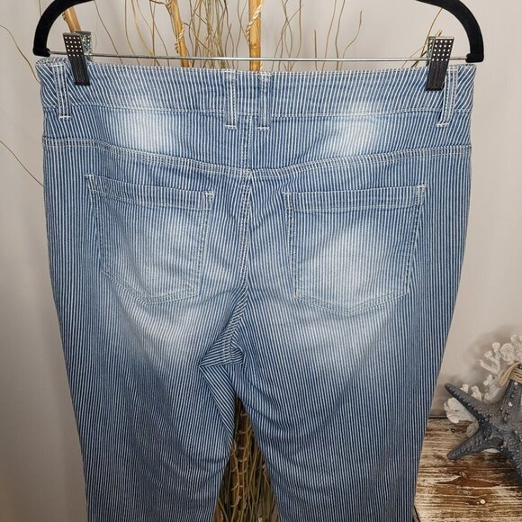 Chico's Platinum Jeans Womens 1.5 (10) - Picture 4 of 10